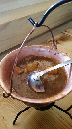 Moderátori spia, žerte fotku gulášu